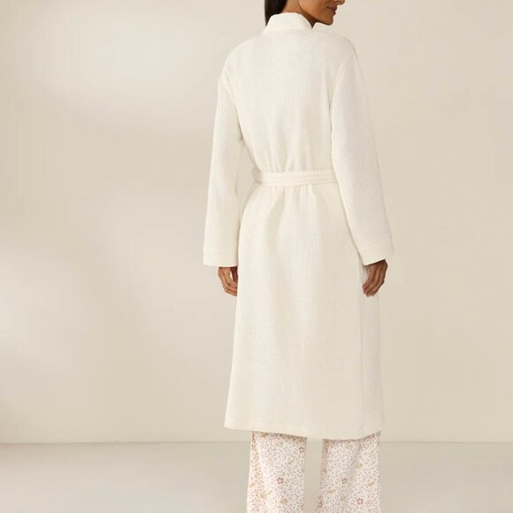 Coyuchi Unisex Turkish Cotton Organic Waffle Bathrobe, Undyed White, XS/S - Picture 4 of 7